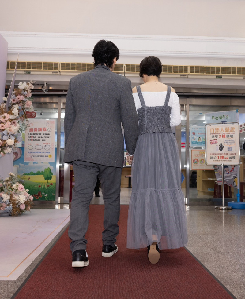 妳是我的眼！蕭煌奇神秘老婆被野生捕獲 原來是短髮正妹