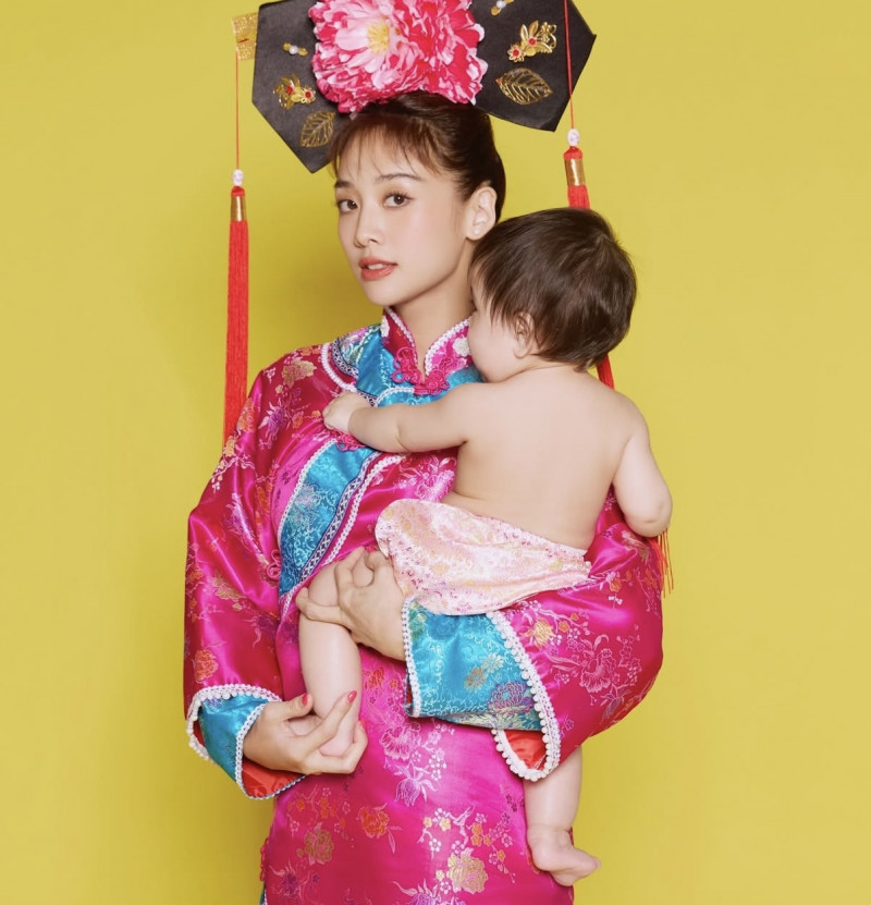 鬼鬼當媽滿週年，感性告白有自己的小孩很幸福。（翻攝自IG）