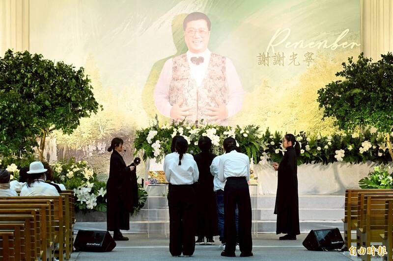 慟別林光寧遺照曝光！蕭敬騰偕愛妻Summer露面 王子邱勝翊致意