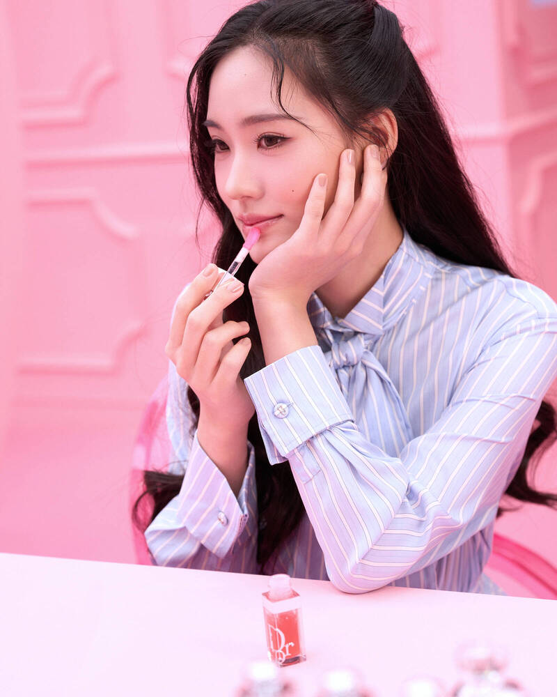 Lily認為懂得用適當的彩妝來提亮自己，本身就是一門藝術。（翻攝自IG）