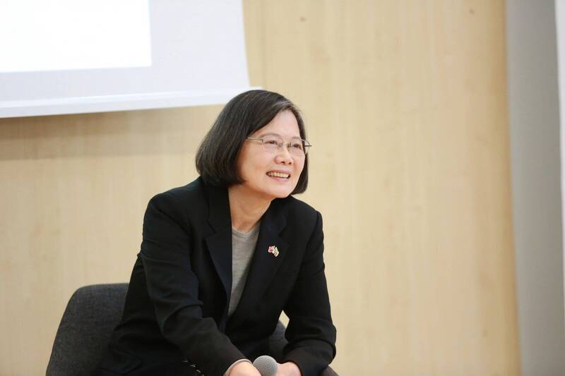 台灣前總統蔡英文卸任之後在社群網路非常活躍。（資料照，蔡英文辦公室提供）