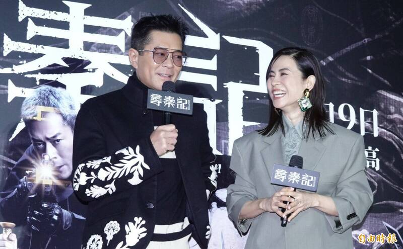 古天樂（左）與女主角宣萱（右）來台宣傳電影《尋秦記》。（記者潘少棠攝）