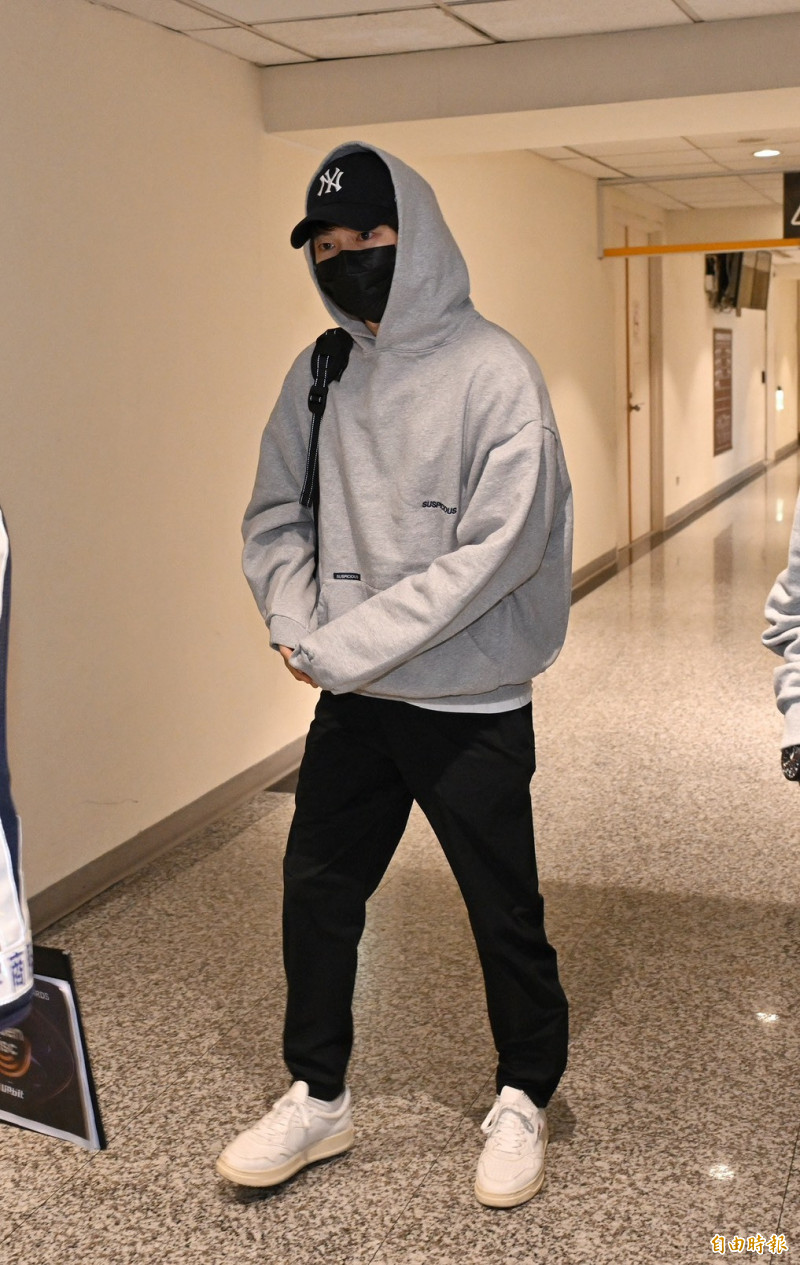 宋仲基笑眼問候。（記者劉信德攝）