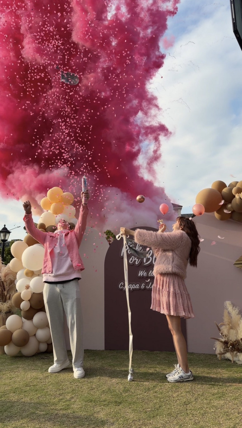 陳晨威與啾啾揭曉寶寶性別是女生。（Julia提供）