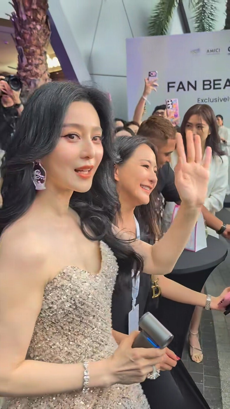 范冰冰在沒有濾鏡的拍攝下依然很美。（翻攝自微博）