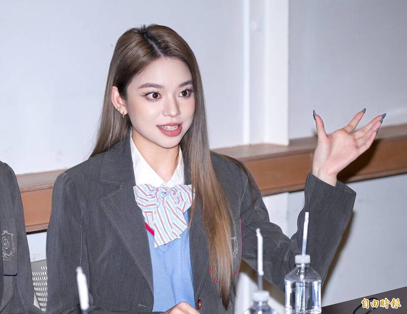 粼粼分享自己曾遭網路霸凌的經驗，現在選擇不回應。（記者王文麟攝）
