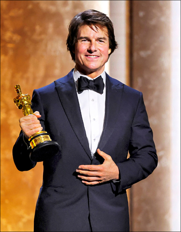 阿湯哥探班意外化身攝影師。（路透）