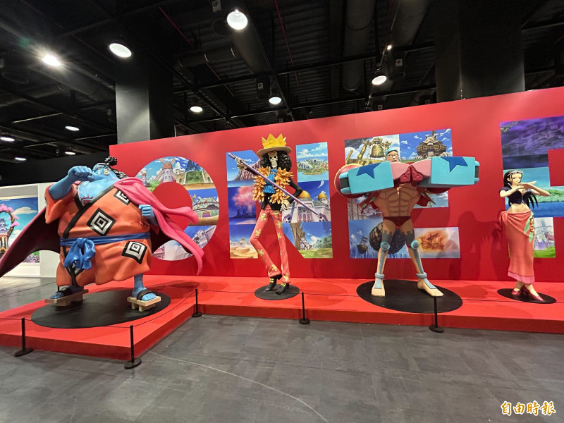 羅賓（右起）、佛朗基、布魯克以及吉貝爾都相當巨大。（記者廖俐惠攝）