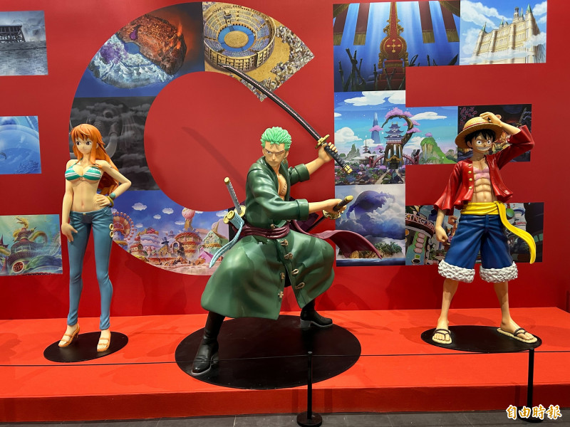 魯夫（右起）、索隆、娜美在航海王特展最開頭迎賓。（記者廖俐惠攝）