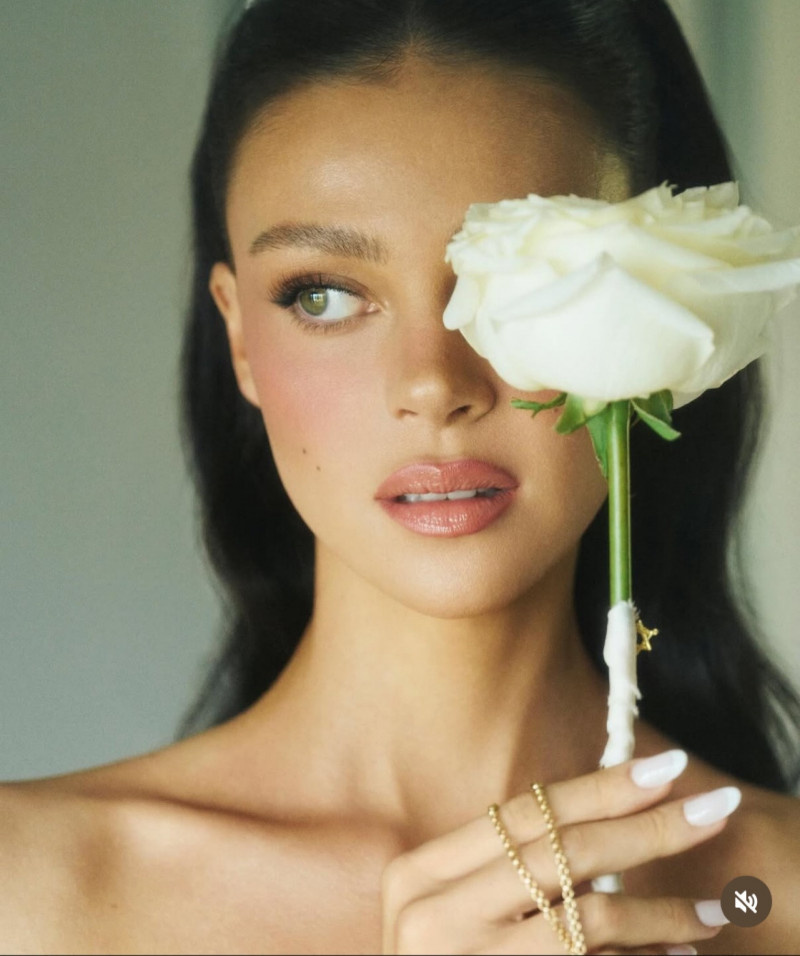 妮可拉慶祝31歲生日。（翻攝自IG）