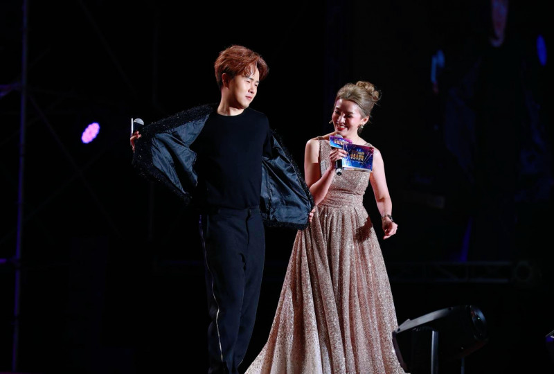 陳孟賢與江泳錡搭檔主持。（全球巨星有限公司提供）