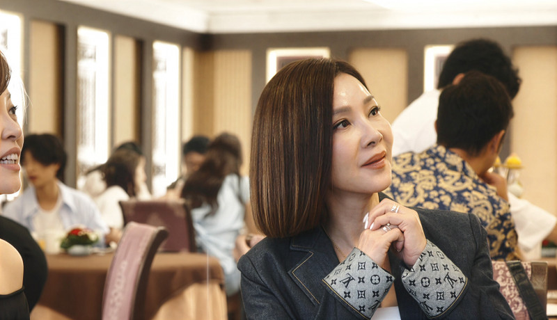 陳美鳳驚喜現身《星廚之戰》與林予晞合唱。（華視提供）