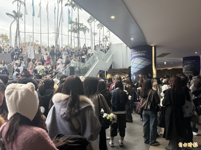 金唱片》Jennie、Cortis共18組嘉賓來大巨蛋 人潮擠滿「卡司打卡柱」