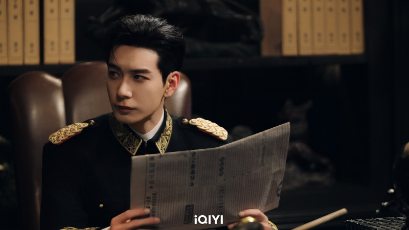 陳星旭在《軋戲》以軍裝造型帥氣亮相。（iQIYI愛奇藝國際站提供）