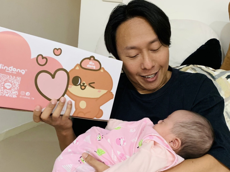 張啟樂升格當爸。（張啟樂提供）