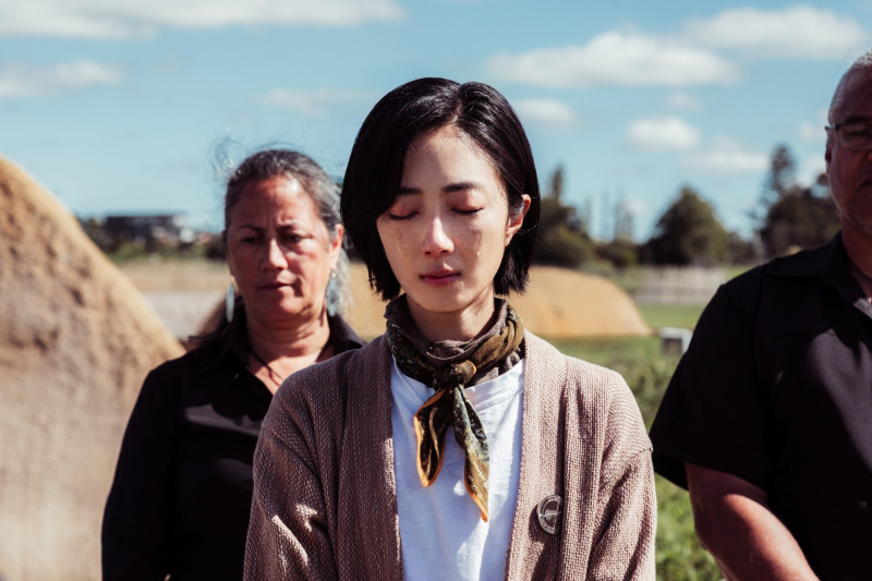 桂綸鎂被唱詠懷卡托戰役罹難者的歌謠感動落淚。（出去一下提供）