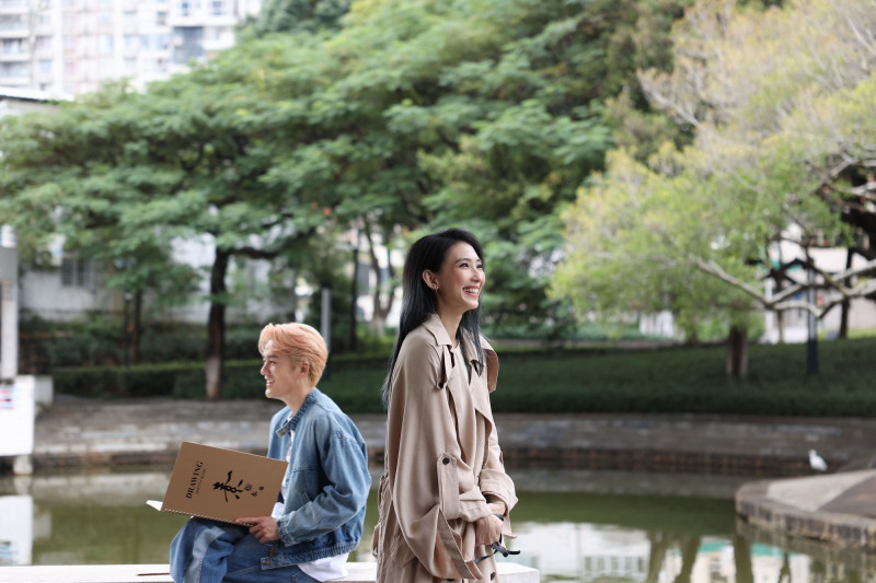 吳克群（左）大讚戴佩妮是全能音樂人。（六度空間提供）