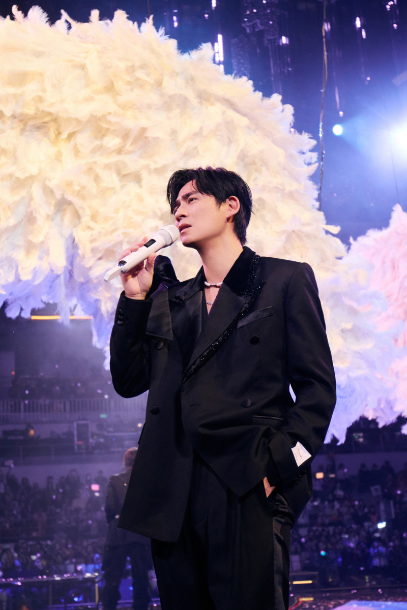 周渝民以劇中劇的方式將音樂舞蹈融入演出中。（相信音樂提供）