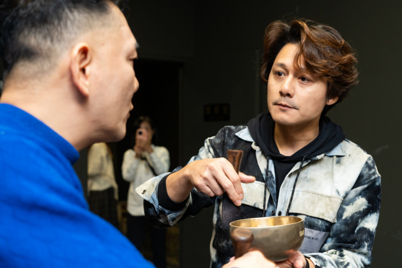 田定豐為廖科溢特訓。（唱戲世界娛樂提供）