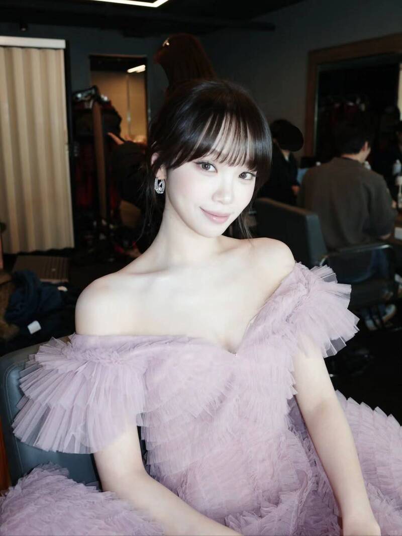 韓國人氣女團LE SSERAFIM成員金采源發了限時動態又秒刪。（翻攝自IG）