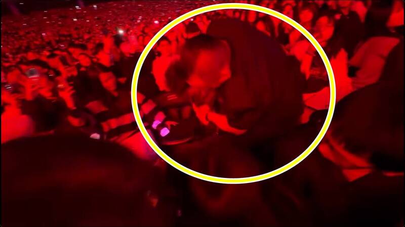 金唱片現場發生違規行為，造成韓國論壇theqoo熱議。（讀者提供）