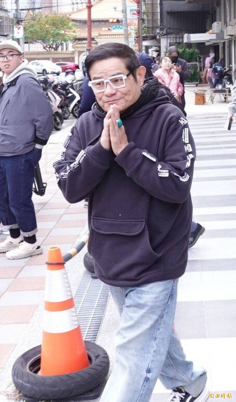 許效舜數度哽咽，眼眶泛淚。（記者潘少棠攝）