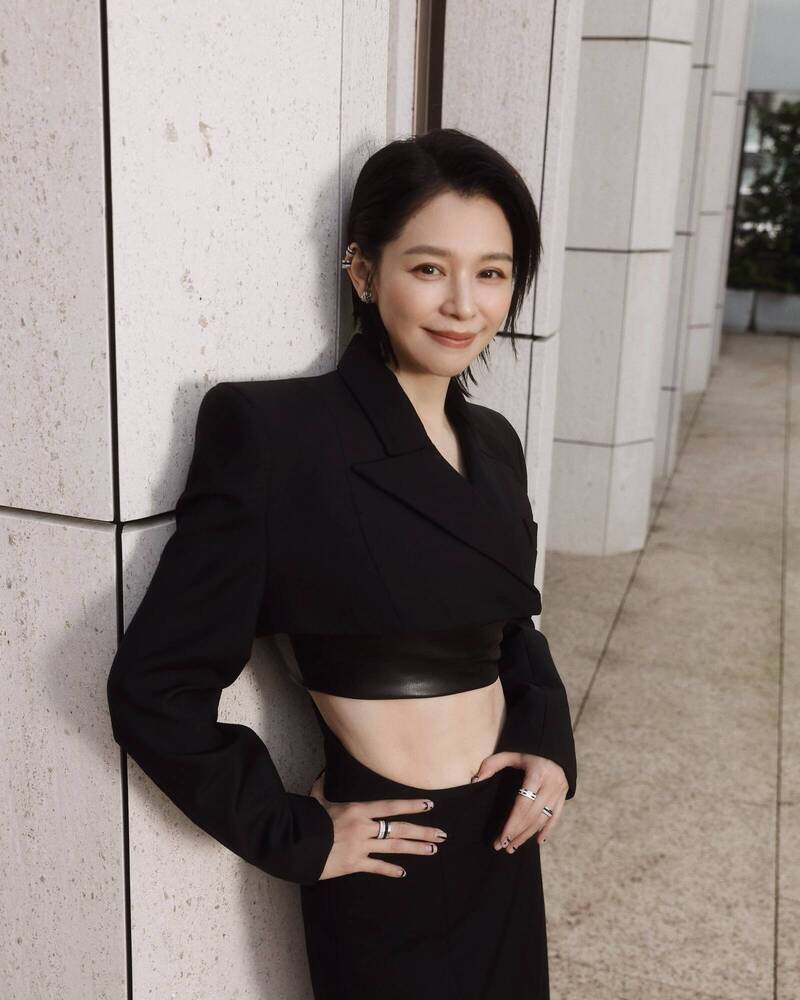 徐若瑄半夜洗澡的時候，碰上水管爆裂差點傷及肋骨。（翻攝自IG）