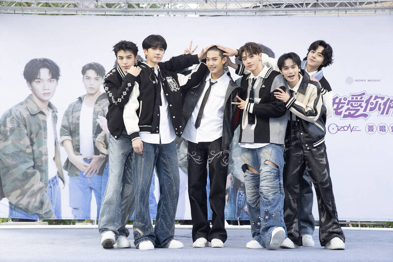 煥鈞今天現場剃頭。（索尼提供）