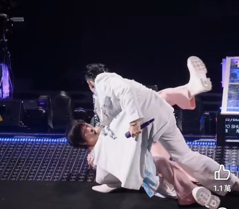 阿信兩度摔倒周董「看戲」出餿主意 被喊「壞壞」