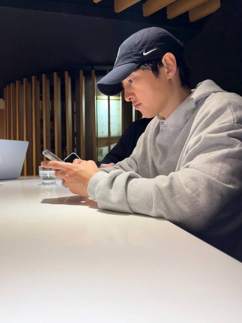 宋仲基輕鬆享受台北生活。（翻攝自IG）