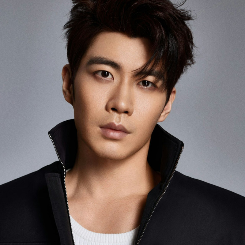 中國罕爆男男戀緋聞！《難哄》男神「親密摟抱私密片」外流