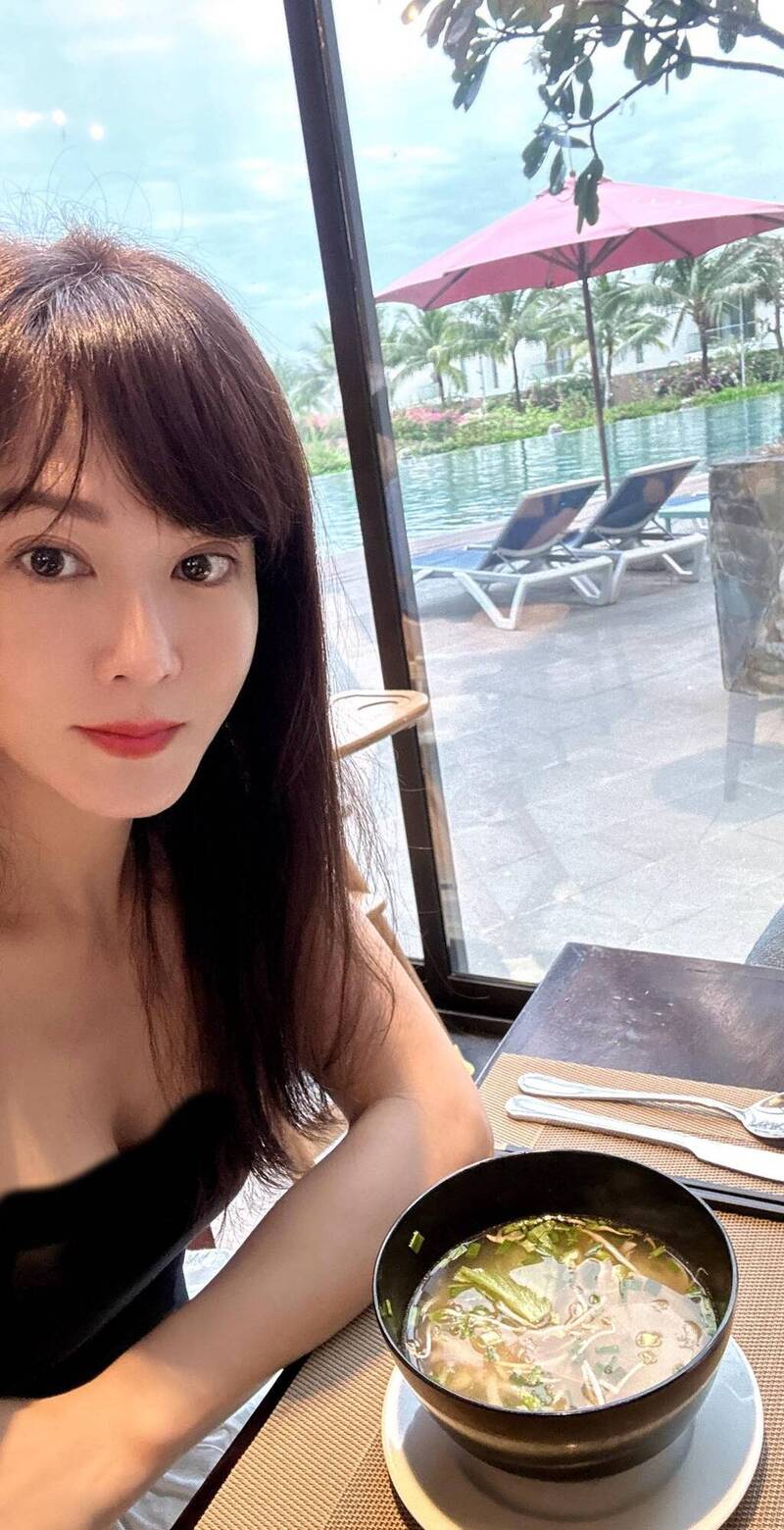 她外型亮眼，身材保持很好。（翻攝自邱琦雯臉書）