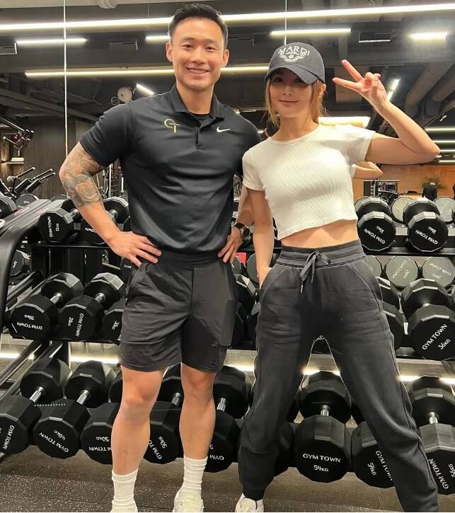 阿Sa（右）今大方向粉絲們承認自己和健身教練男友的戀情。（翻攝自IG）  