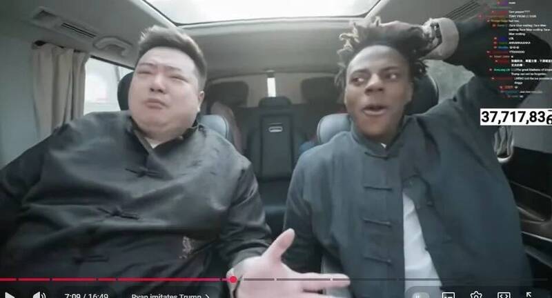 YouTuber「甲亢哥」（右）到重慶時特別邀請「瑞哥」，並直呼真的太像川普了。（翻攝自YouTube）