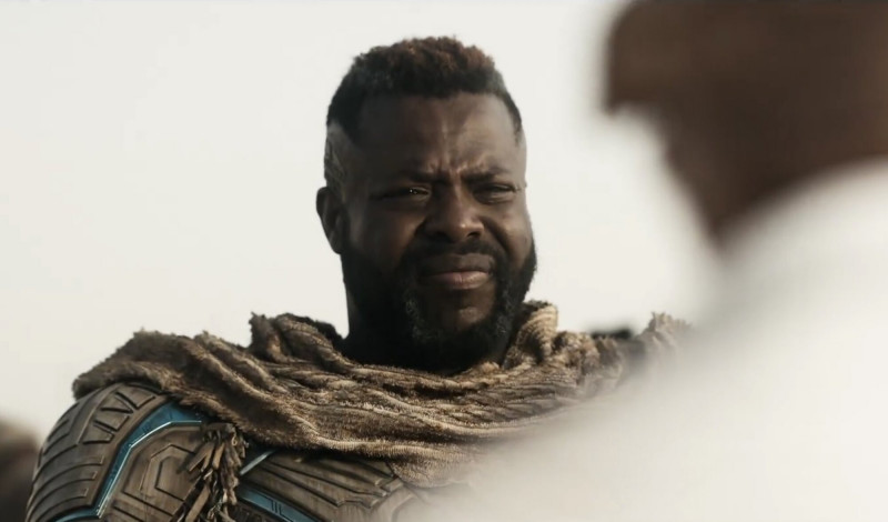 溫斯頓杜克飾演的恩巴庫在《復仇者聯盟：末日崛起》已成為瓦干達國王。（翻攝自YouTube）