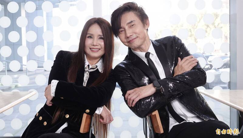 包偉銘昨（15）日與老婆劉依純到民視錄製《超級冰冰Show》。（記者潘少棠攝）