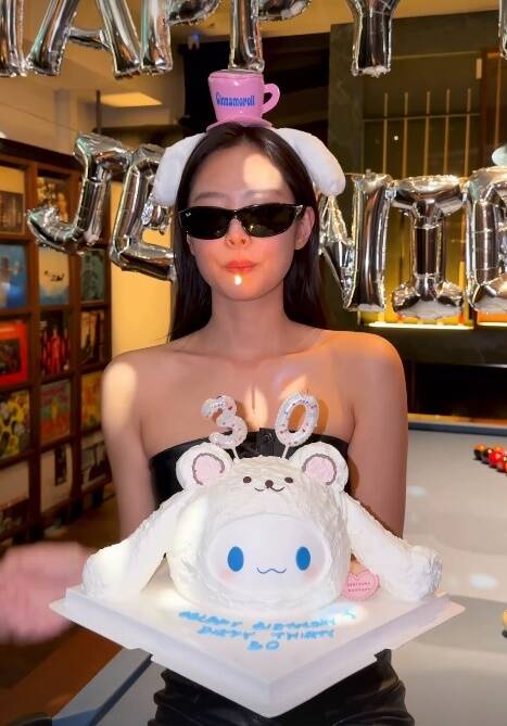 Jennie昔室內哈菸挨轟   慶生把蠟燭當香菸叼被酸爆