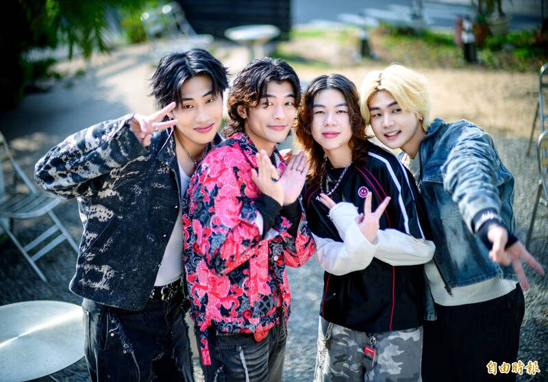 （專訪）帕拉斯主唱「因為周董」學古箏 搭公車被誤會「帶棺材」