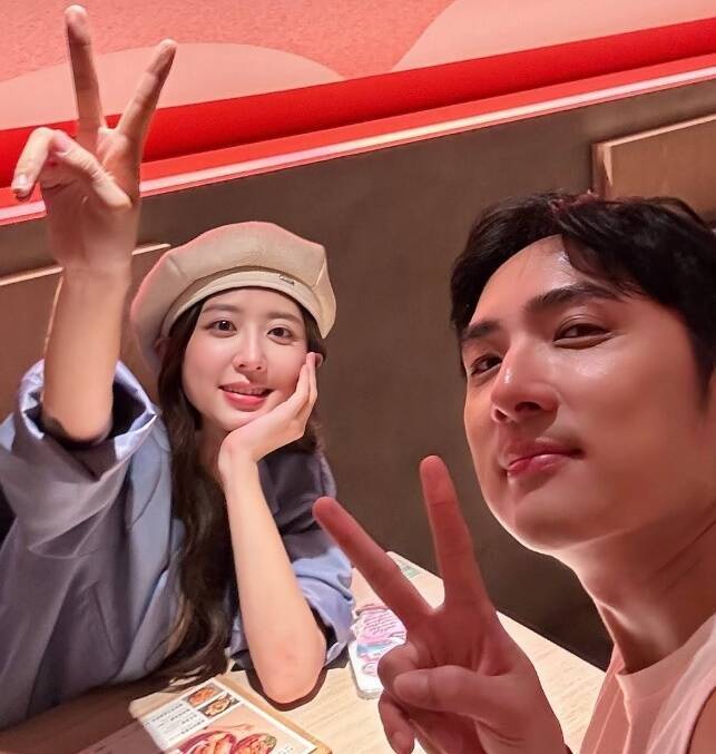 洪詩與李運慶結婚後他胞兄去年10月發長文表達謝意，親證洪詩和李運慶交往初期，2人便與父親同住，親力親照顧失智的未來公公。（翻攝自IG）