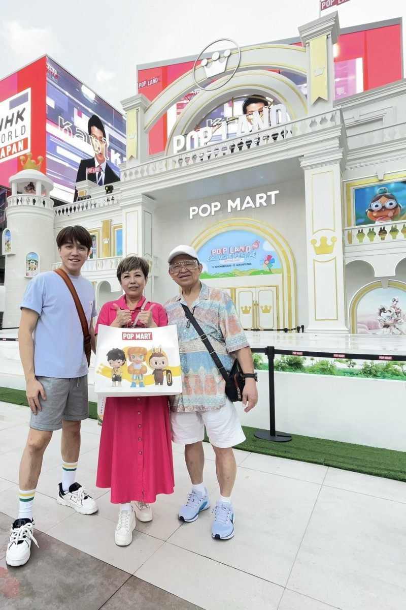 許志豪豪砸30萬孝親，帶爸媽逛街掃貨不手軟。（許志豪提供）