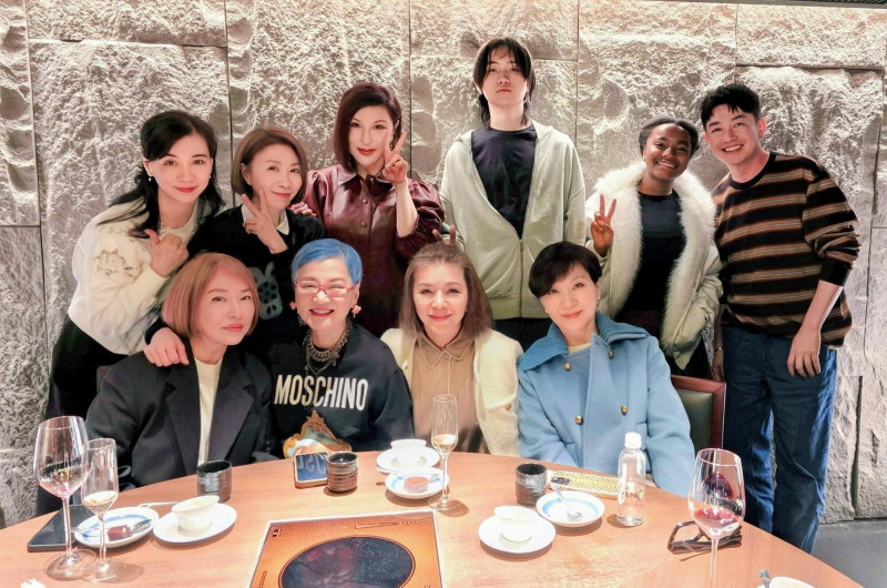 張清芳帥兒罕見現身！同框張小燕天后宴「含金量好高」