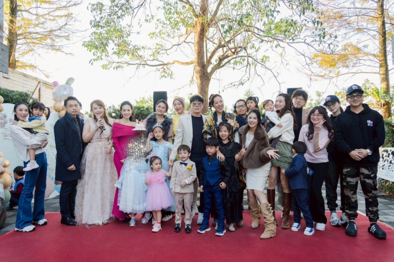 王思佳經紀人為2歲愛女嗨辦生日派對！眾星溫情走紅毯背後藏洋蔥