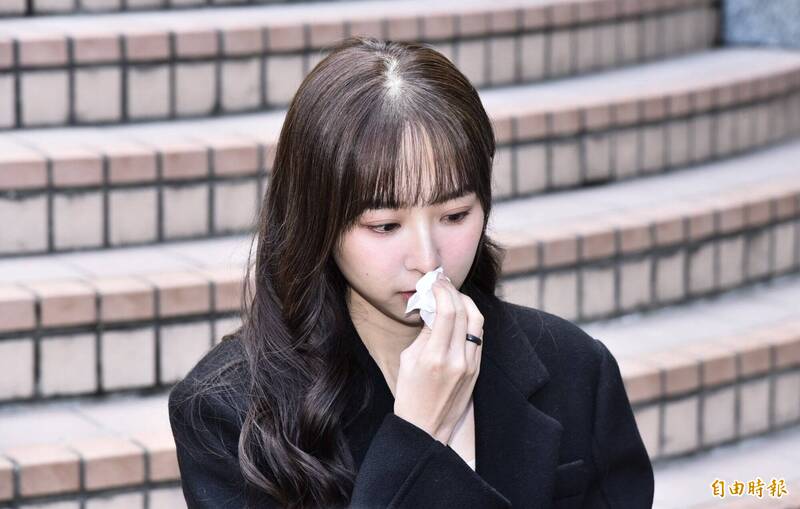 照顧失智公公被酸「婚姻鬼故事」 洪詩露面淚訴：心真的很累