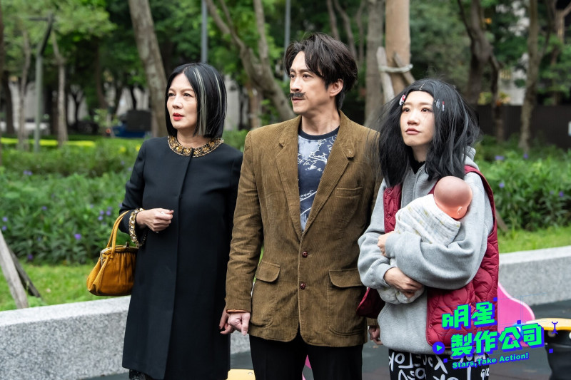 苗可麗（左起）、陳漢典與Lulu拍攝短劇。（TVBS提供）