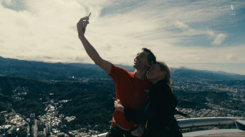 霍諾德攻頂台北101成功！老婆抱超緊：不准再來一次了