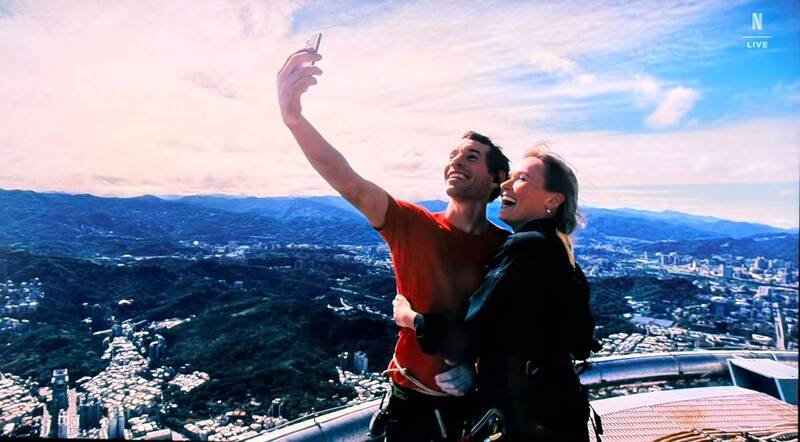 霍諾德（左）開心與妻子合照。（翻攝自臉書）