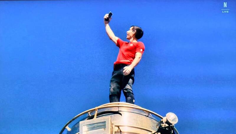 美國攀岩家霍諾德成功徒手登頂台北101大樓，耗時1小時31分鐘。（翻攝自臉書）