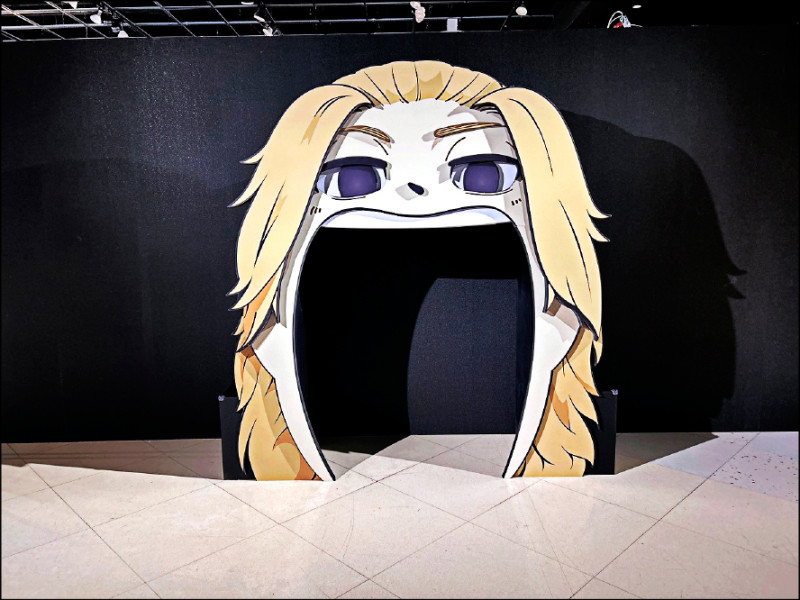 粉絲快來被「麥基」一口吃掉。（曼迪提供）