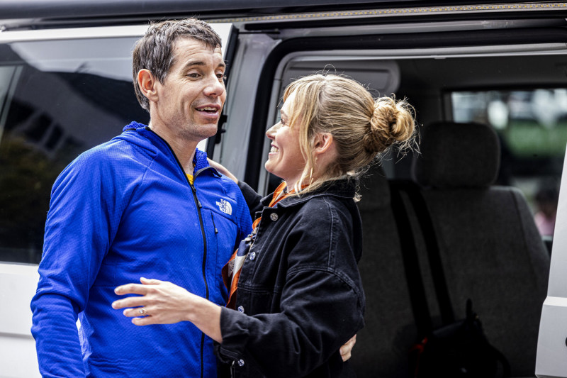 艾力克斯霍諾德透露延期當天，和太太桑妮去健行。（Netflix提供）