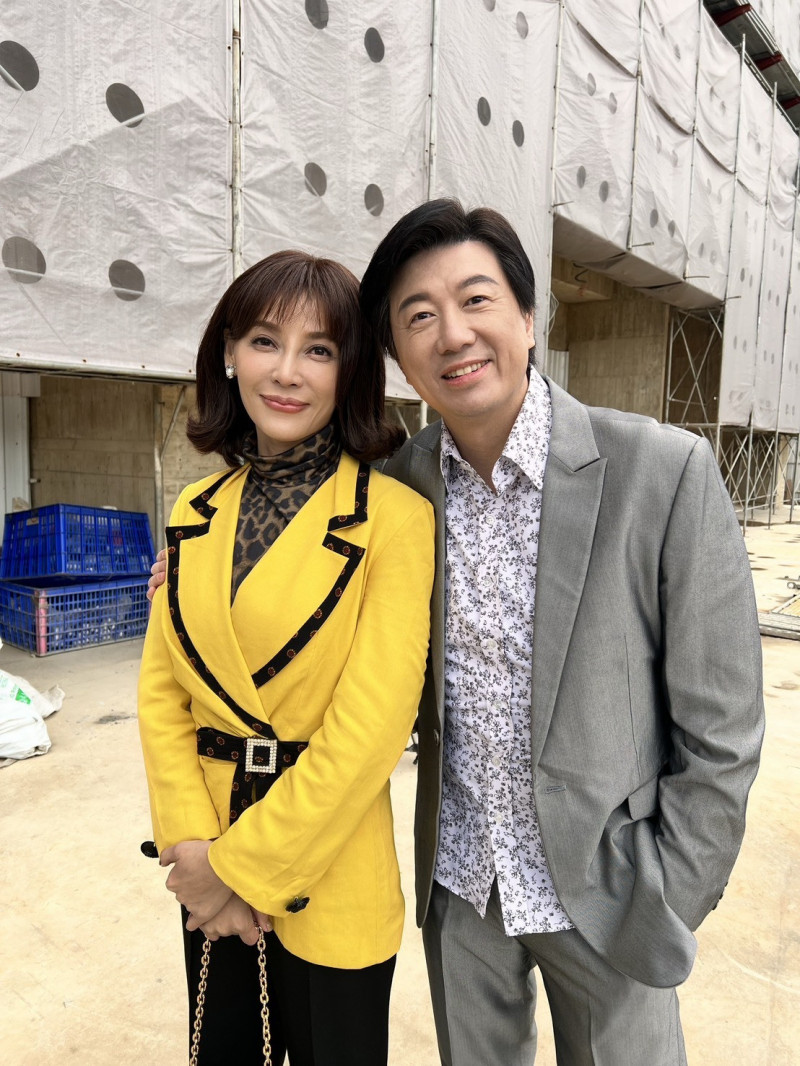 李沛綾（左）、吳皓昇是合作多年的老搭檔。（民視提供）